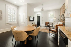 Lux 4BR Townhome - City Views - Free Parking